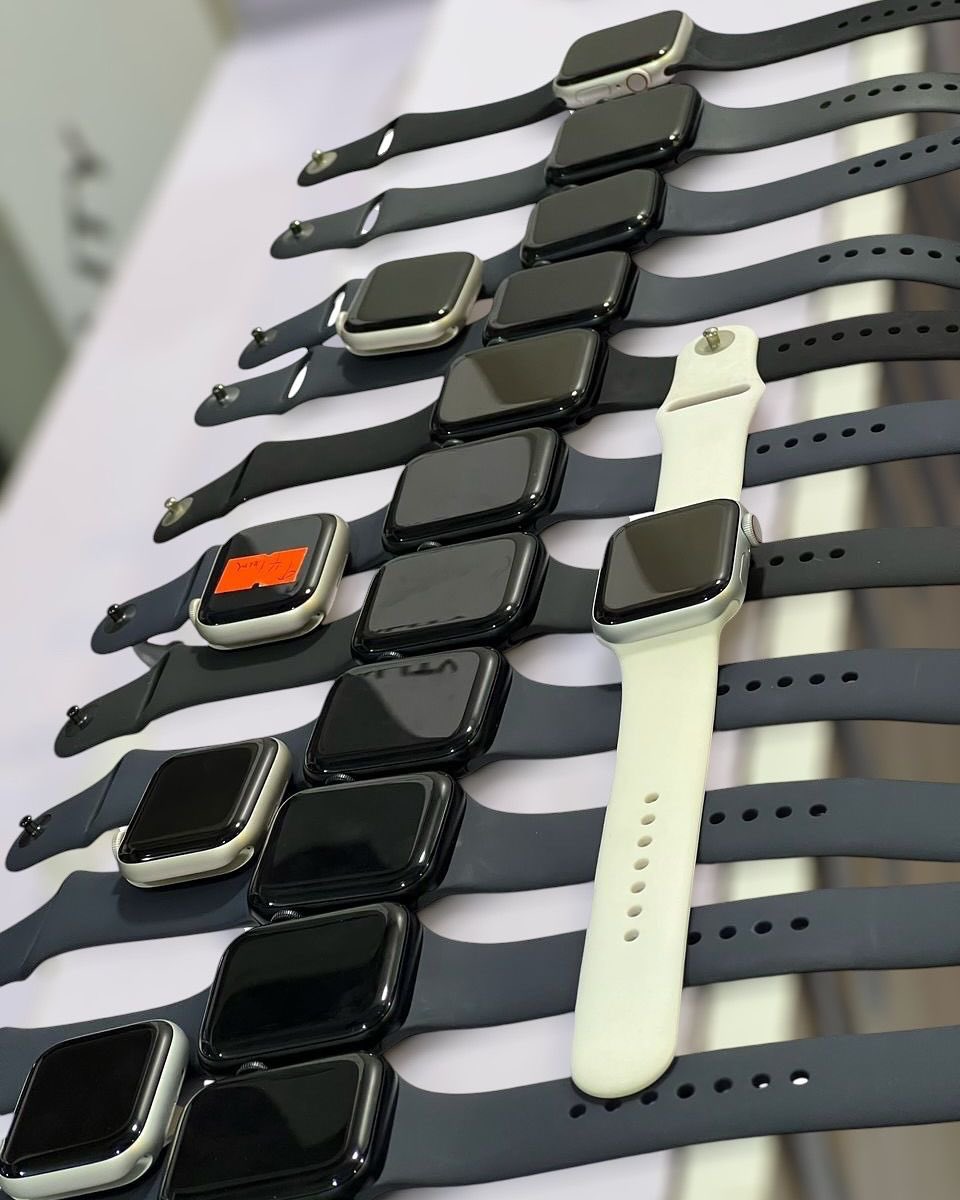 servicehubb_ng's tweet photo. Giving away a Series 4 40mm GPS: Apple Watch: all you have to do is quote this tweet and not get any engagement (likes, replies, retweets) for the next 24 hours. Good luck. https://t.co/IoDDyUq0cK