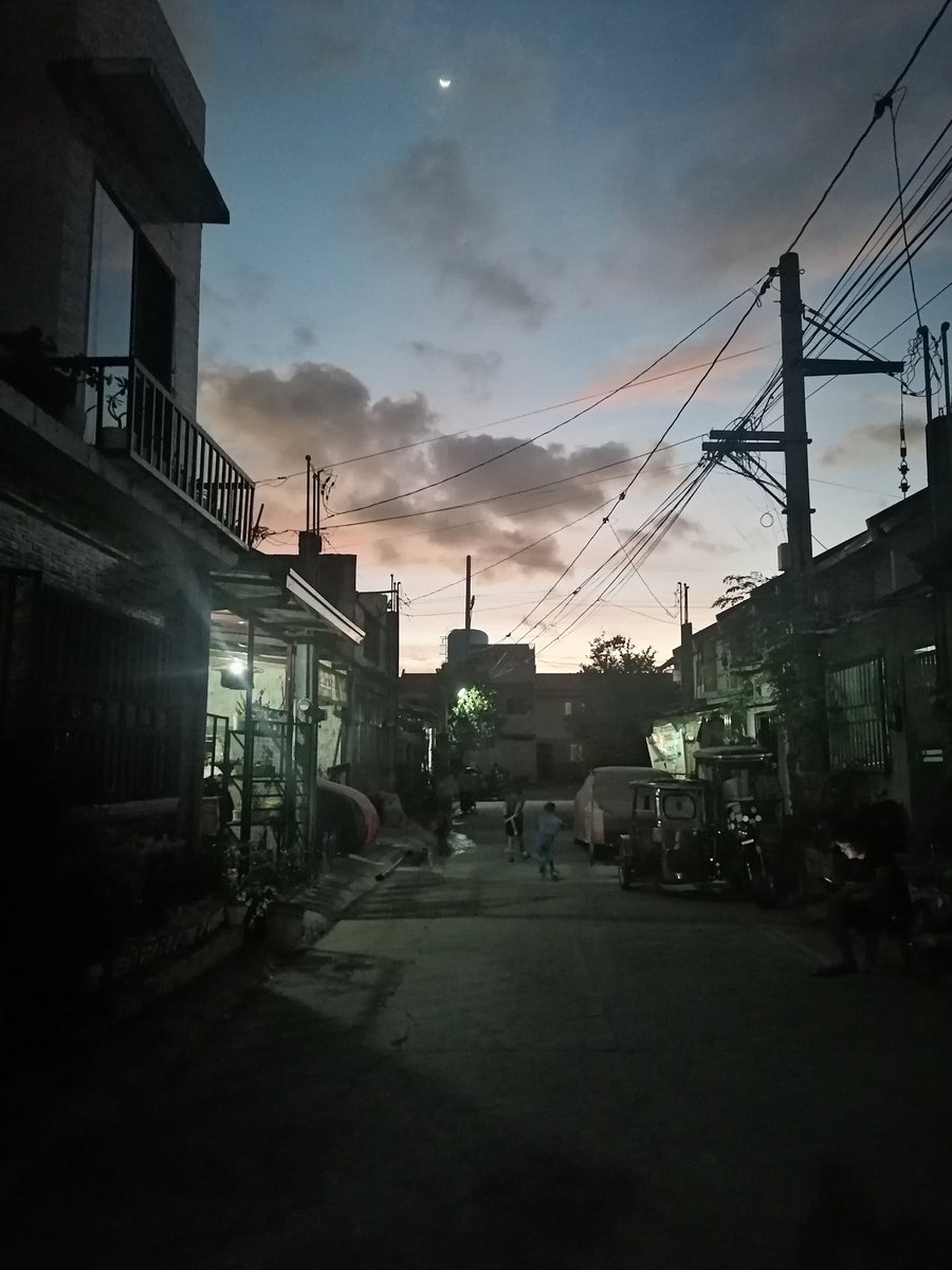 121U_VillainDay's tweet photo. Sunset view from block 14 & 15
#SunsetforWonpil https://t.co/qYYJt8kUcn