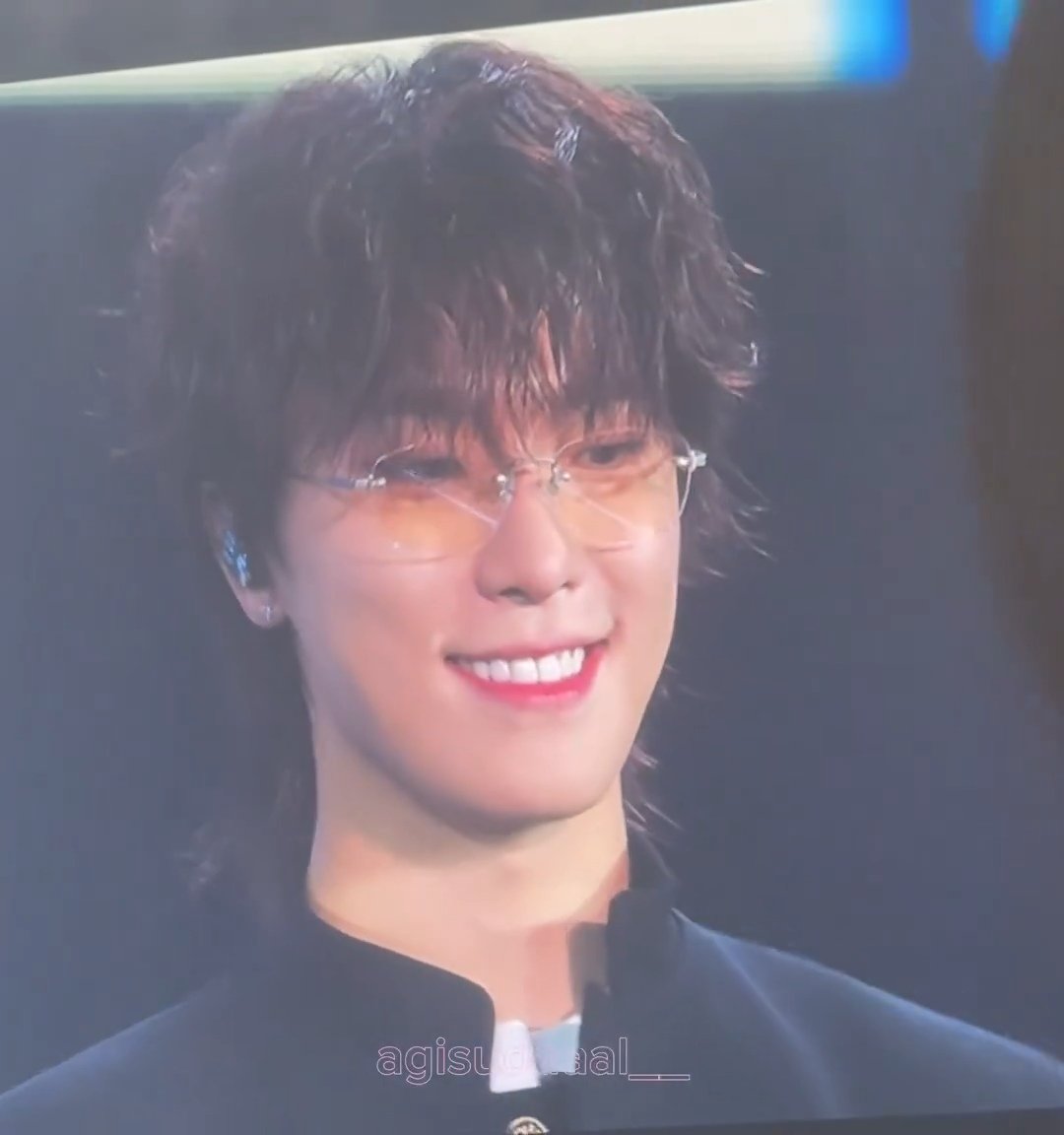 lovechankkura's tweet photo. DINO'S LONG HAIR, SPECS, AND THE GAKURAN OH MY GOD HE LOOKS INSANELY GOOD https://t.co/hNW9uqZBzT