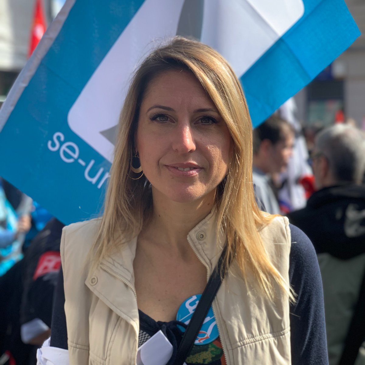 SE-Unsa (@se_unsa) on Twitter photo <a href="/EAM_seunsa/">Elisabeth Allain-Moreno</a> à propos des sanctions à l’égard des profs violents dans <a href="/20Minutes/">20 Minutes</a> ⤵️
🗣️ “Quand un personnel est violent, il n’y a pas d’excuse possible, mais cela doit nous questionner sur le système qui a permis cela.”
Lire l'article 👉 20minutes.fr/societe/414911… <a href="/EAM_seunsa/">Elisabeth Allain-Moreno</a> à propos des sanctions à l’égard des profs violents dans <a href="/20Minutes/">20 Minutes</a> ⤵️
🗣️ “Quand un personnel est violent, il n’y a pas d’excuse possible, mais cela doit nous questionner sur le système qui a permis cela.”
Lire l'article 👉 20minutes.fr/societe/414911…