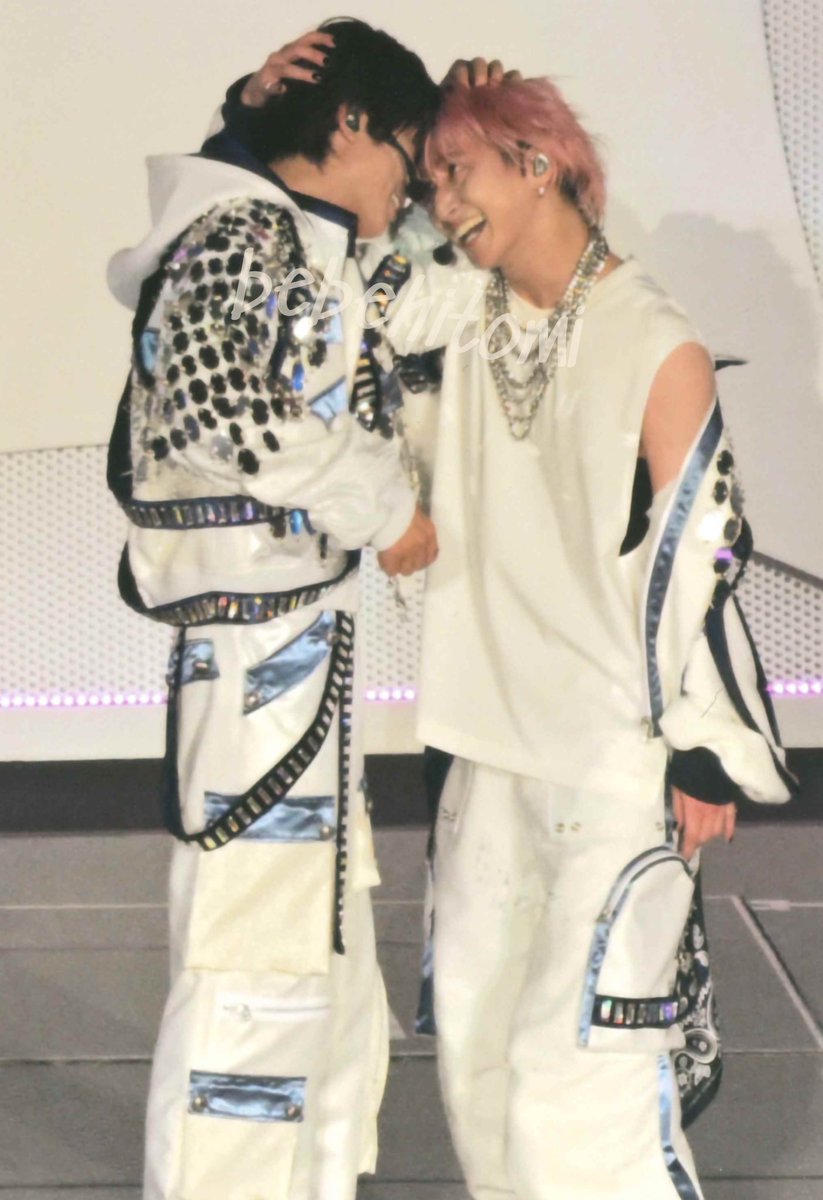 見つけました😭💚🩷

1日目と2日目のPPP 

あべさくフォエーバー💚🩷😭