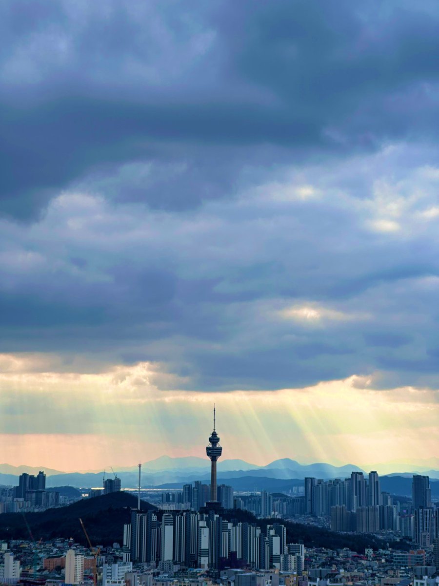 Hi~  #대구
정확히는 #경산 출장이긴한데 
작년에 이어 올해에도 여기로 왔군ㅎㅎ 
3개월 이상 장기 채류가 될듯 싶은데 ㅎㄷㄷㄷ
여긴 친구가 없어 ㅠㅠㅠㅠㅠ