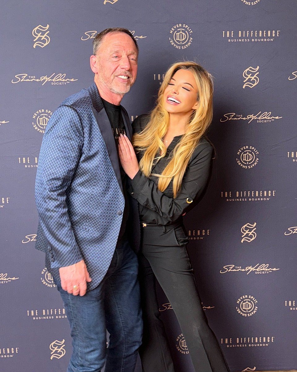 WendyStarland's tweet photo. Unforgettable night celebrating the launch of @thedifferencebourbon ! It is the only business bourbon created to celebrate life’s most special occasions - when the moment becomes a milestone.
#thedifference
#thedifferencebourbon
#neversplitthedifference
#neversplitalwaysshare
#chrisvoss
#wendystarland
#nicknanton
#roymilner
#bourbon
#redcarpet
#smilesformiles
#unforgettable
#cheers