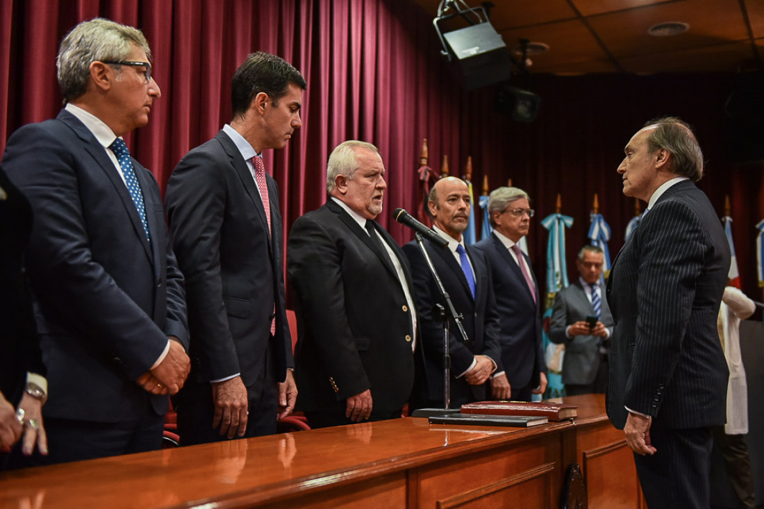 #Salta #Justicia  #Corte

⚖️A Pablo López Viñals se le vence el mandato y <a href="/GustavoSaenzOK/">Gustavo Sáenz</a>, postula al juez para otro mandato en la Corte de Justicia. Va hilo 🧵