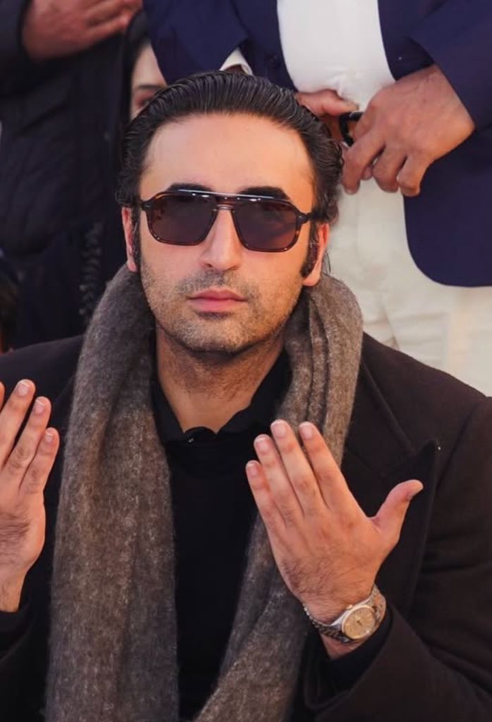 mujhecryaraha's tweet photo. Ya Allah parosio ko funny kr day. Ameen https://t.co/QZO0lu4YWQ