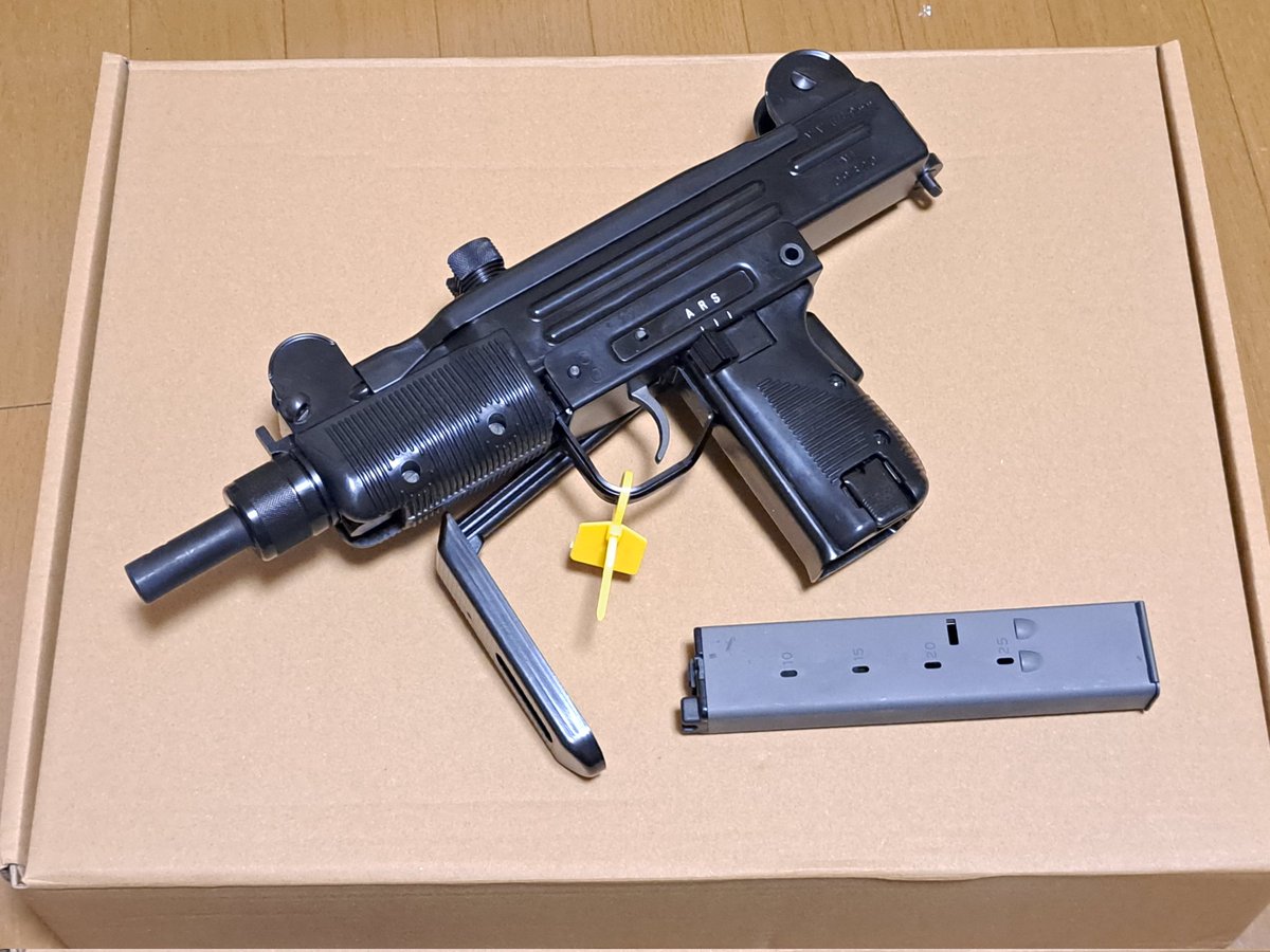 Prio_0730's tweet photo. NorthEast miniUZI 到着。
箱でかいw
STENやMP2と違ってなんのプリントもないダンボール箱。取説はMP2などと共用でmini用ではない。UZIシリーズをまとめたパーツリストブック付。
動作は快調ですが、フルオートでは1マグ撃ちきる前に息切れするかんじ。
#NorthEast #UZI #miniUZI https://t.co/uc3Or0PJMl