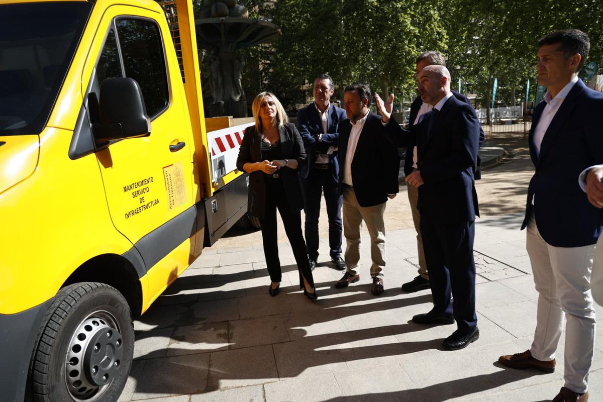 🛣️Activamos un nuevo Plan de Mantenimiento y Mejora de Pavimentos con una inversión de más de 6 mill€ para los 3 próximos años

✅Junto al Plan de Obras Municipal y al Plan de Embellecimiento de Plazas, transformamos #Granada en una ciudad más bella, sostenible y habitable