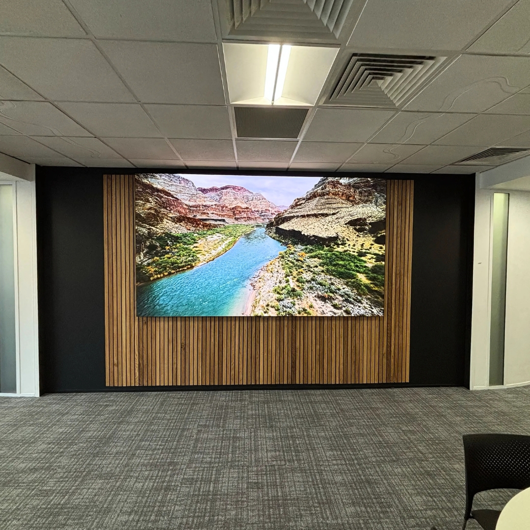 ThePAIGroup's tweet image. We’ve just wrapped up a stunning upgrade for a longstanding client’s large meeting and conference space.

At the heart of it? A showstopping 136" LG LED screen - fully supplied and installed by our team 👏

#AVIntegration #LEDDisplay #MeetingRoomUpgrade #ProAV