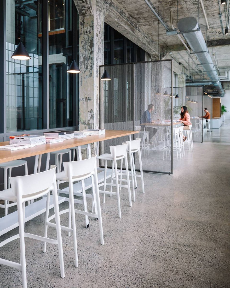 Create adaptable hubs for creativity. Well-designed collaborative spaces support various working styles and encourage spontaneous interactions, fueling brainstorming, and the development of new ideas.

#studiotk #flexiblespaces #creativework #ideageneration #collaboration