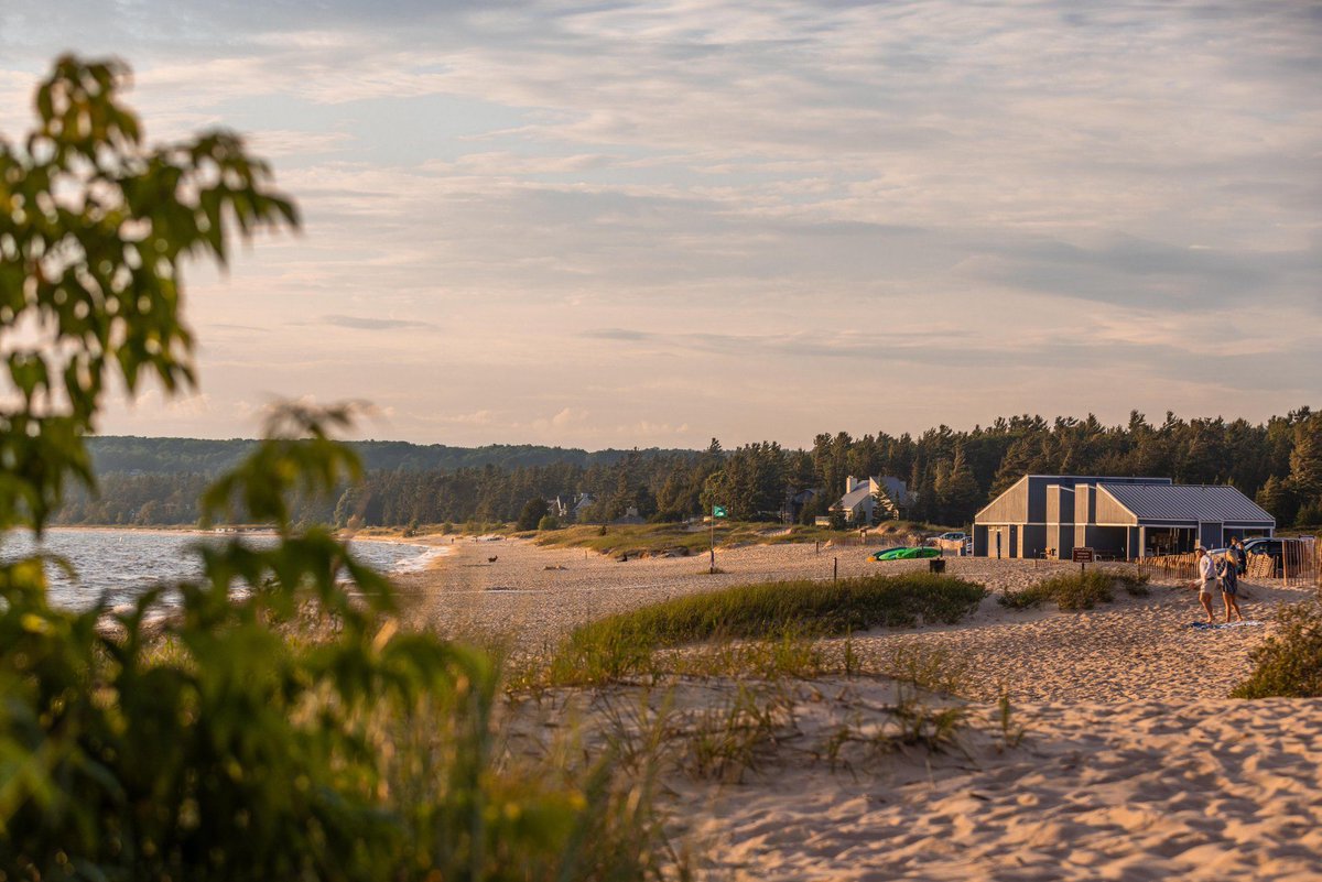 We may have a favorite on this list... Petoskey State Park Beach 😍 
#FavoriteBeach #10Best

buff.ly/o05leP0