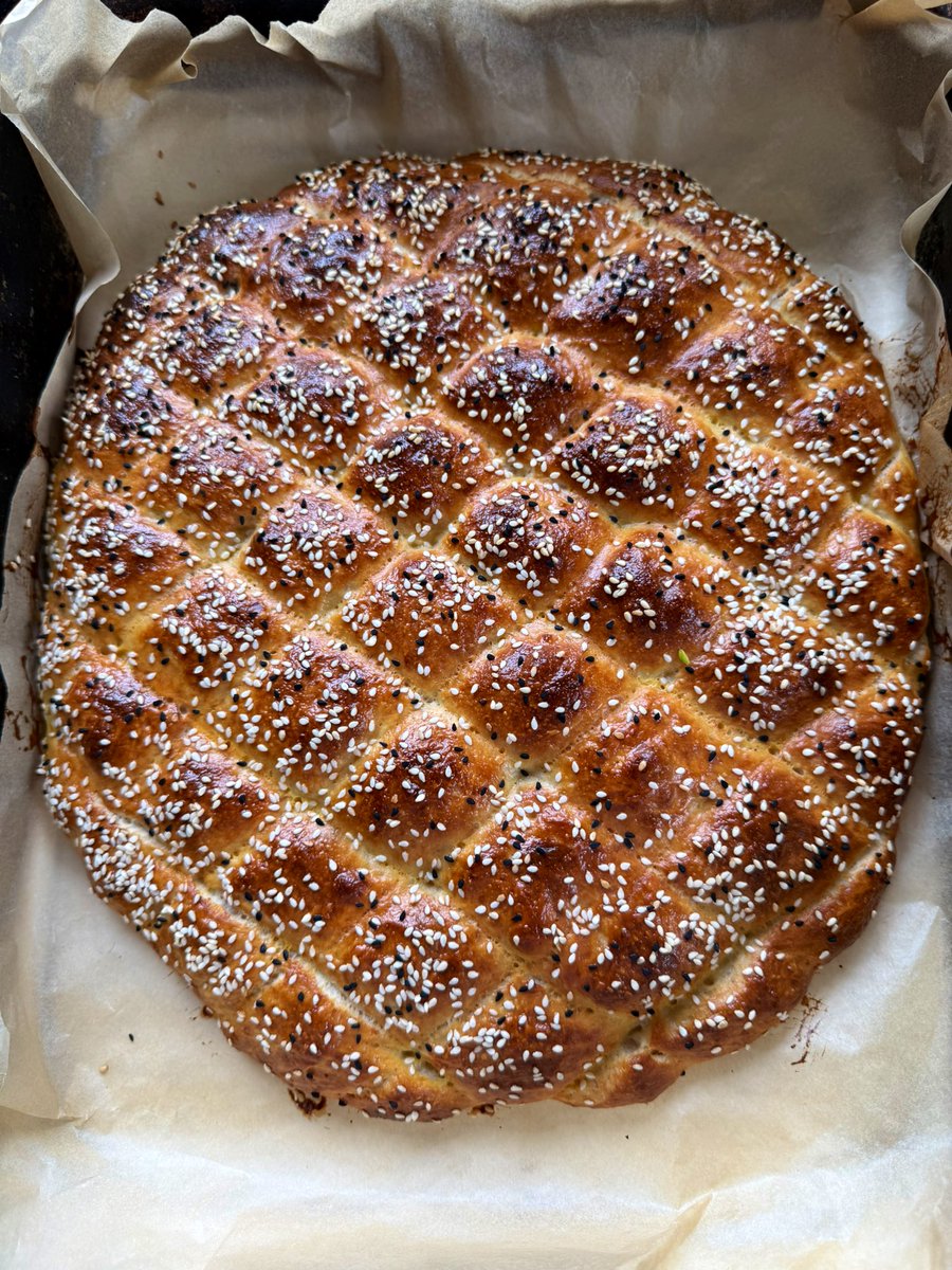 This beauty of a Turkish Pide (Ramezan Pidesi) recipe is coming to you in my next book Persiana EASY (out in August) You can preorder yours here: linktr.ee/persianaeasy?u…