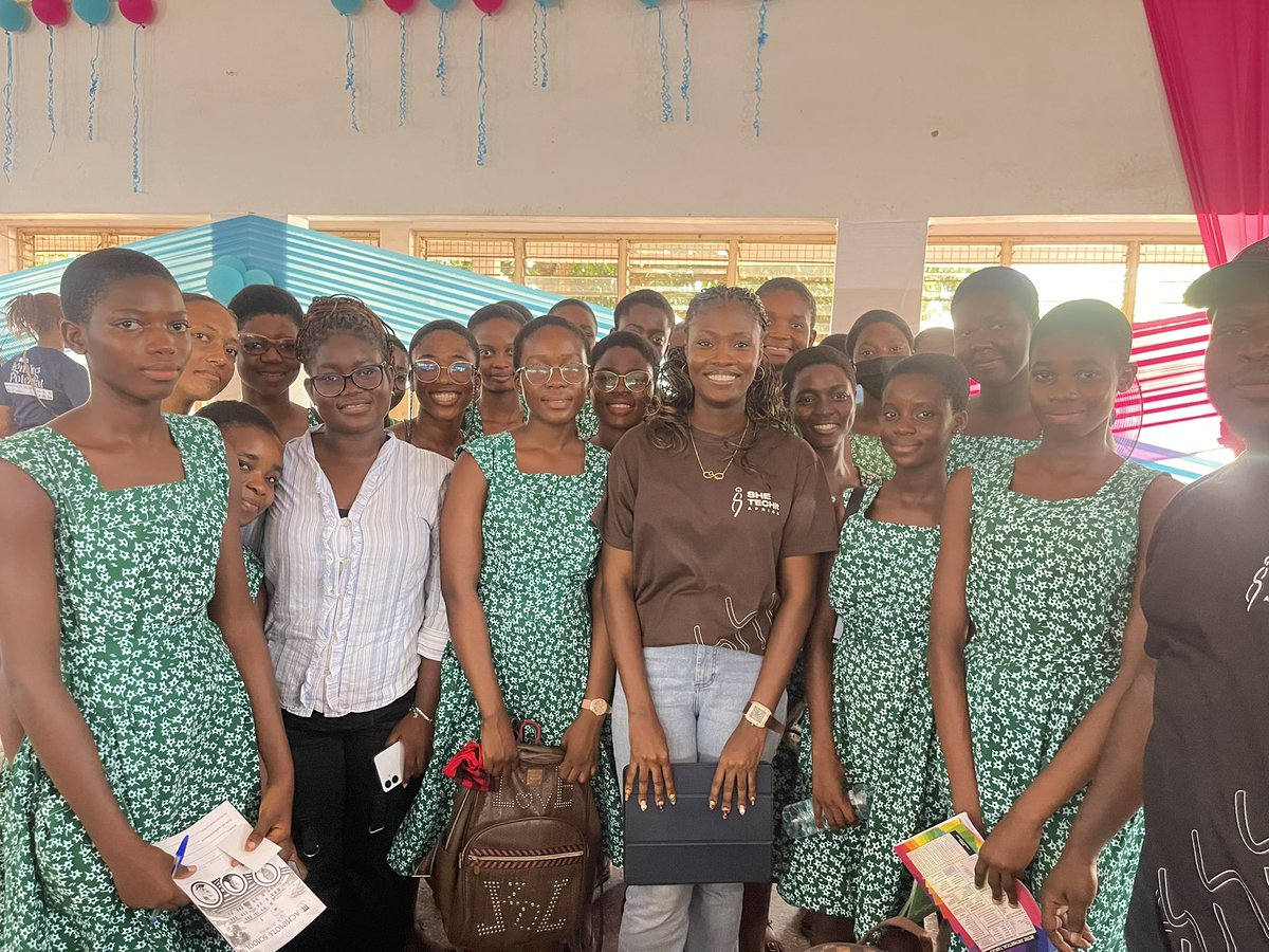 truly_ux's tweet image. Happy #InternationalGirlsinICTDay 2025! 💻
I started @shetechitafrica to give more girls the chance to explore tech with confidence.
Today, we honor every girl rising in ICT.
Keep building, dreaming, and showing up. 👩🏽‍💻
#TechForGirls #WomenInTech