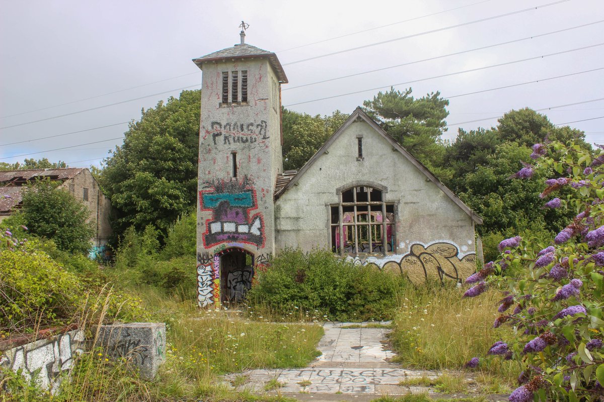 urbexshropshire's tweet photo. I've done a blog on a derelict holiday camp that was used in an episode of Doctor Who!
https://t.co/Q4CVIP4BBO
#urbex #abandoned #urbanexploring #Wales #Cymru #Doct https://t.co/kau4CxcbRO