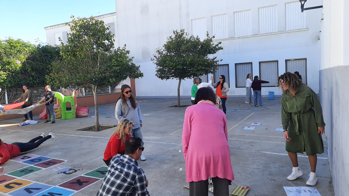 Patios Y Parques Dinámicos (@pypdinamicos) on Twitter photo El CEIP Baessipo de Barbate inicia su formación en centros en el programa de <a href="/PyPDinamicos/">Patios Y Parques Dinámicos</a> de <a href="/geylagar/">geylagargl</a> de la mano de nuestro formador <a href="/abralom/">Abraham López Morales</a> y gracias una vez más al <a href="/tu_cep/">CEP AlgecirasLaLinea</a> (CEP Algeciras-LaLínea). El CEIP Baessipo de Barbate inicia su formación en centros en el programa de <a href="/PyPDinamicos/">Patios Y Parques Dinámicos</a> de <a href="/geylagar/">geylagargl</a> de la mano de nuestro formador <a href="/abralom/">Abraham López Morales</a> y gracias una vez más al <a href="/tu_cep/">CEP AlgecirasLaLinea</a> (CEP Algeciras-LaLínea).
