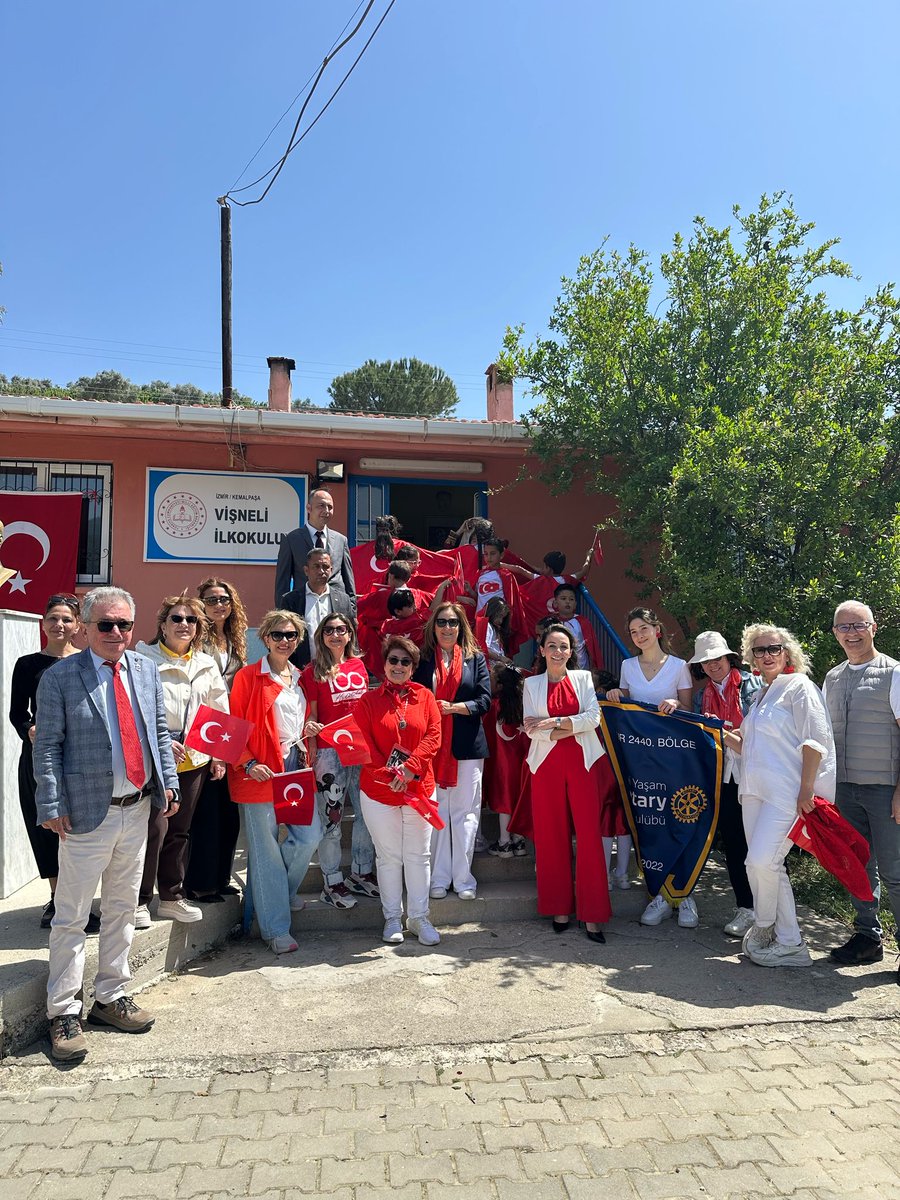GTokuz's tweet photo. 23 Nisan Ulusal Egemenlik ve Çocuk Bayramımızı  Vişneli Köyü  öğrencileri, öğretmenleri ve velileriyle kutladık.  Birlikte hem  Atamızı  andık, şiirler  okuduk , danslar yaptık ve gekeneksel çocuk oyunları ile söyleşi gerektirdiği. Çok mutlu olduk hepimiz, duygulandık.🇹🇷🇹🇷🇹🇷🇹🇷 https://t.co/2TksNBdGxv