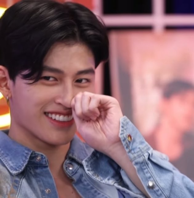 Ninanee911's tweet image. 🐻: ทำไมกล้องรับแคบ
//พี่ไม่รู้จริงจริงหรอคะ
LEAP DAY AT LIVEHOUSE
#GMMTVLIVEHOUSExLeapDay
#ppnaravit #phuwintang