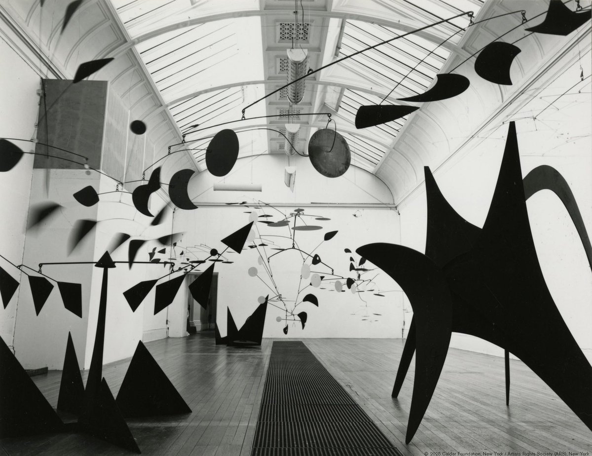 In 1962, @tate held the retrospective Alexander Calder: Sculpture–Mobiles. Curated by James Johnson Sweeney, the exhibition presented ninety works by Calder including monumental sculptures, jewelry, mobiles, and wire sculptures. Read more: tinyurl.com/pek2ahh6