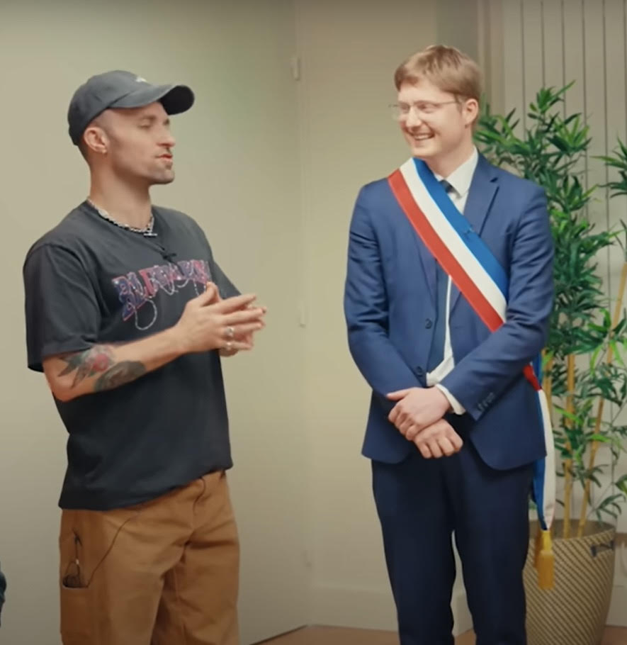 [Interview] Fabien Aufrechter, maire de <a href="/VilledeVerneuil/">Ville de Verneuil 78</a>, mise sur la proximité et l’innovation pour réinventer la politique locale. 

Entretien à retrouver sur CivicTechno.fr 

#fabienaufrechter #innovationcivique #maire #civictech #politique