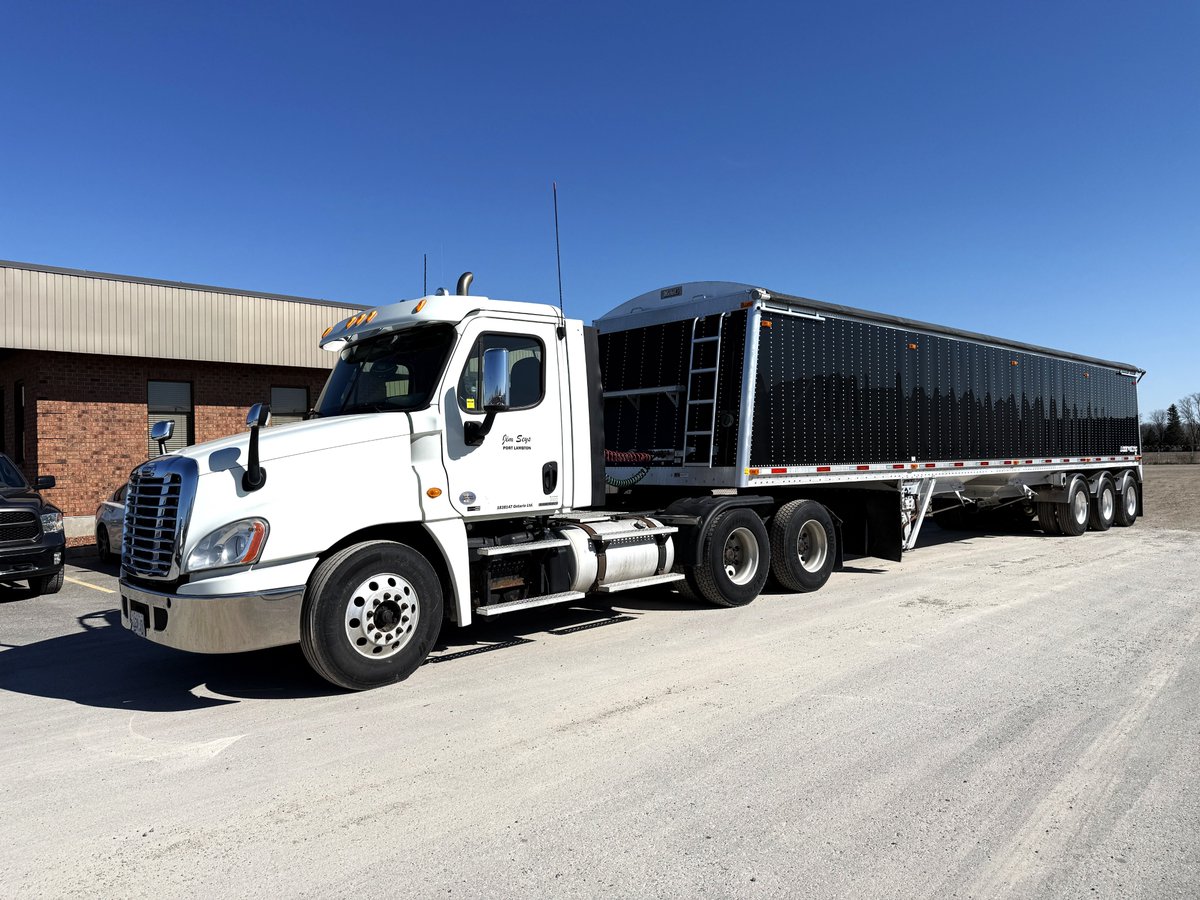 TransitTrailer's tweet photo. 🎉 Congratulations to Jim Seys on your purchase of a Lode King Tridem Aluminum Grain Hopper! We truly appreciate your business and trust your Lode King will make your task of hauling grain a little easier.
Thinking about upgrading your grain hopper? Transit Trailer has new and pre-owned inventory arriving regularly — don’t miss out!
📞 Call us: 1-877-995-5999
 📧 Email: hello@transittrailer.com
 🌐 Visit: https://t.co/3gFa8dAooc
#ONTAG  #agriculture