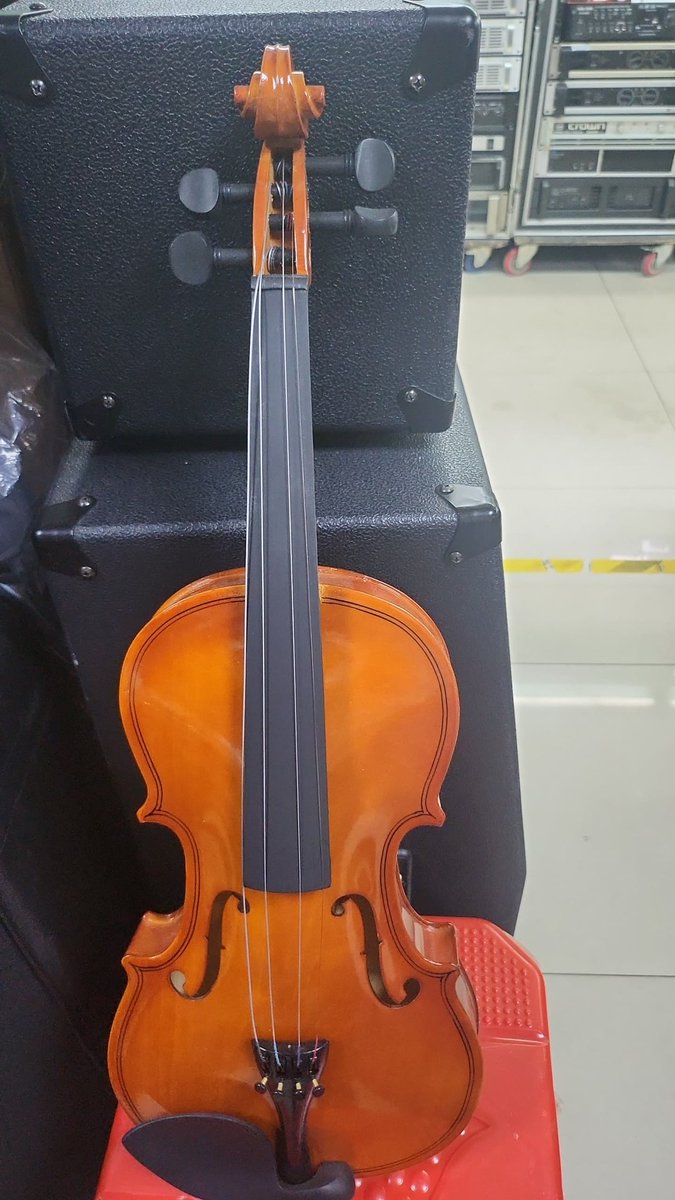ManFromHewe's tweet photo. Violins available for sale ● DM or WhatsApp me 0997575727 https://t.co/SJ2nHvsH3g