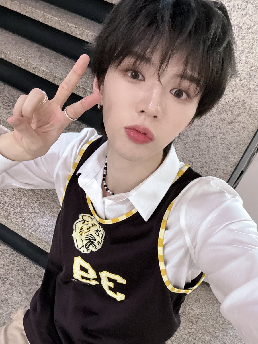 tatihoggiee's tweet image. hmm and who are these 2 cuties? 🤪
#ANDRSD #ANDEARSELCADAY
#BRIAN #브라이언
#앰퍼샌드원 #AMPERSANDONE @_AMPERSANDONE_