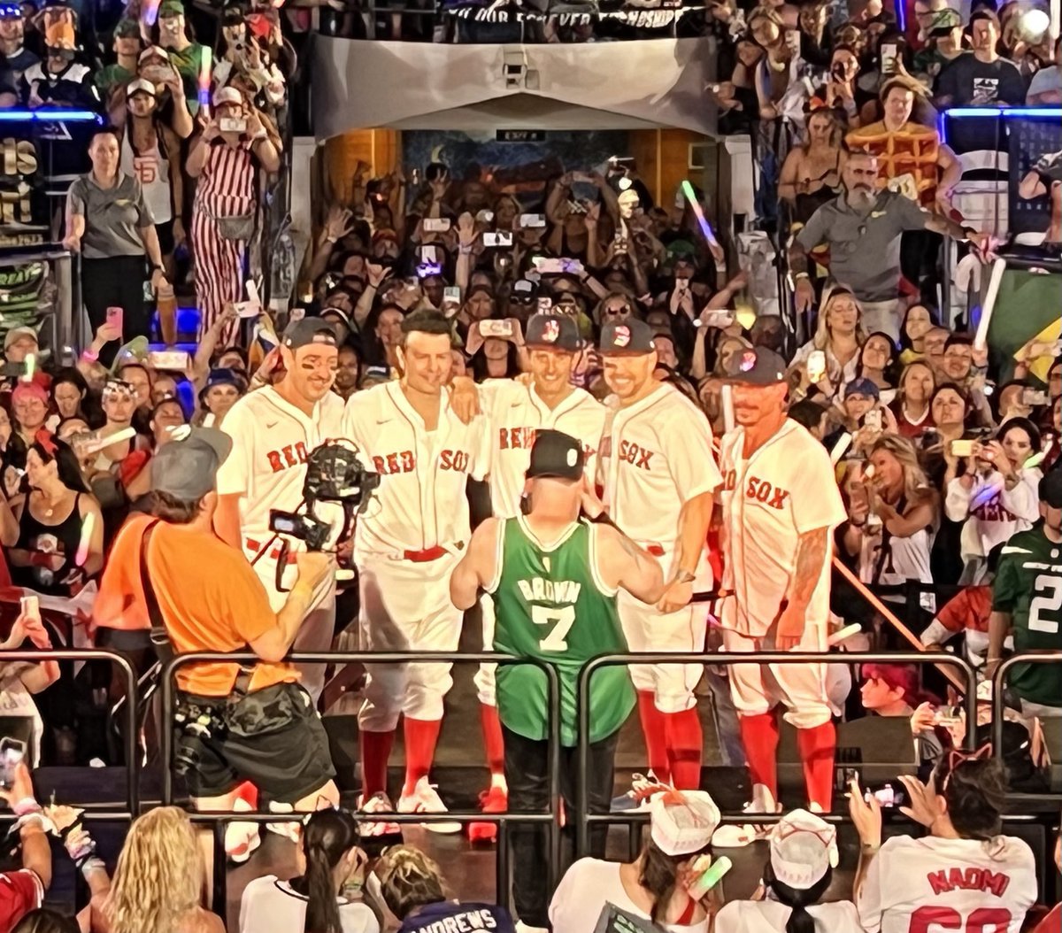 djcoolwhip's tweet photo. Happy #nkotbday …
@nkotb
@donniewahlberg
@dannywoodofficial
@joeymcintyre
@jonathanrknight
#jordanknight
@rosetours
@halroseman
#blockheads #nkotb #skamlife #drdj #cruises https://t.co/39APc4lA2Y