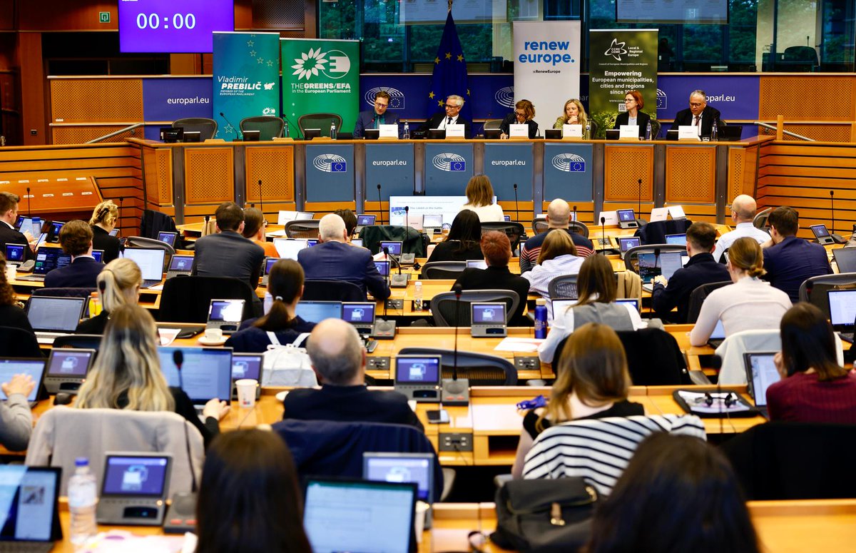 CCRECEMR's tweet photo. Panel 2 at our #EUBudget event showed how to make the Cohesion Policy work post-2027.

The debate was rich and urgent, from subsidiarity and simplification to fair rules and rural voices.

🏛️ Regions all together must help shape the future EU!
#NextMFF #FinalCallRegionsMFF https://t.co/fGRtqEHR4t
