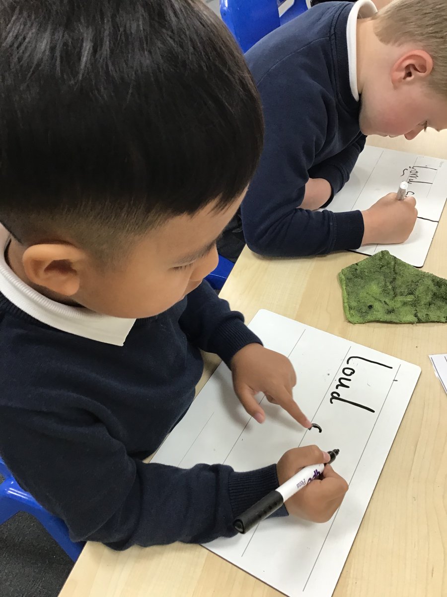 H_E_P_S's tweet photo. Cocklemoor have started learning phase 5 sounds in phonics! #hepseyfs #hepsreading #hepsEnglish https://t.co/UCbicZCI4y