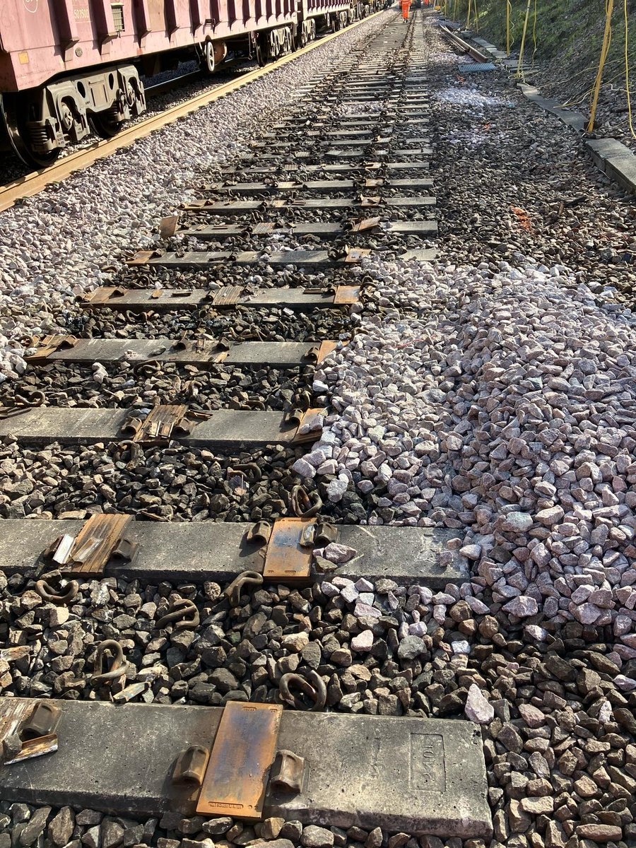 NetworkRailAng's tweet photo. Our Anglia #EasterWorks were delivered successfully. Here are some images of work we completed.

- Chelmsford: removal of Brickhouse crossover and installing new straight track

- Barnwell Jct: Better drainage installed

- Tamping at Marks Tey following up previous track work https://t.co/g3cLrCX9Uj