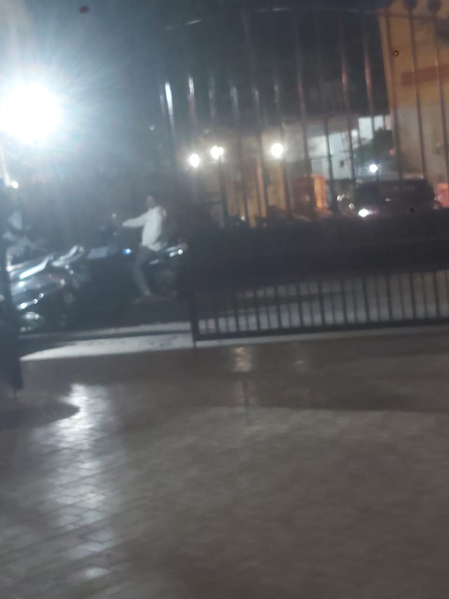 porusbhatt's tweet image. @MTPHereToHelp same vehicles obstructing Entry gate of Vishakha Arcade Co-op Hsg Scty Ltd Vithal Naik Marg Next to MVM Educational Complex Andheri West Mumbai 400058.#ZeroAction from D N Ngr Traffic Police @AmboliPolice