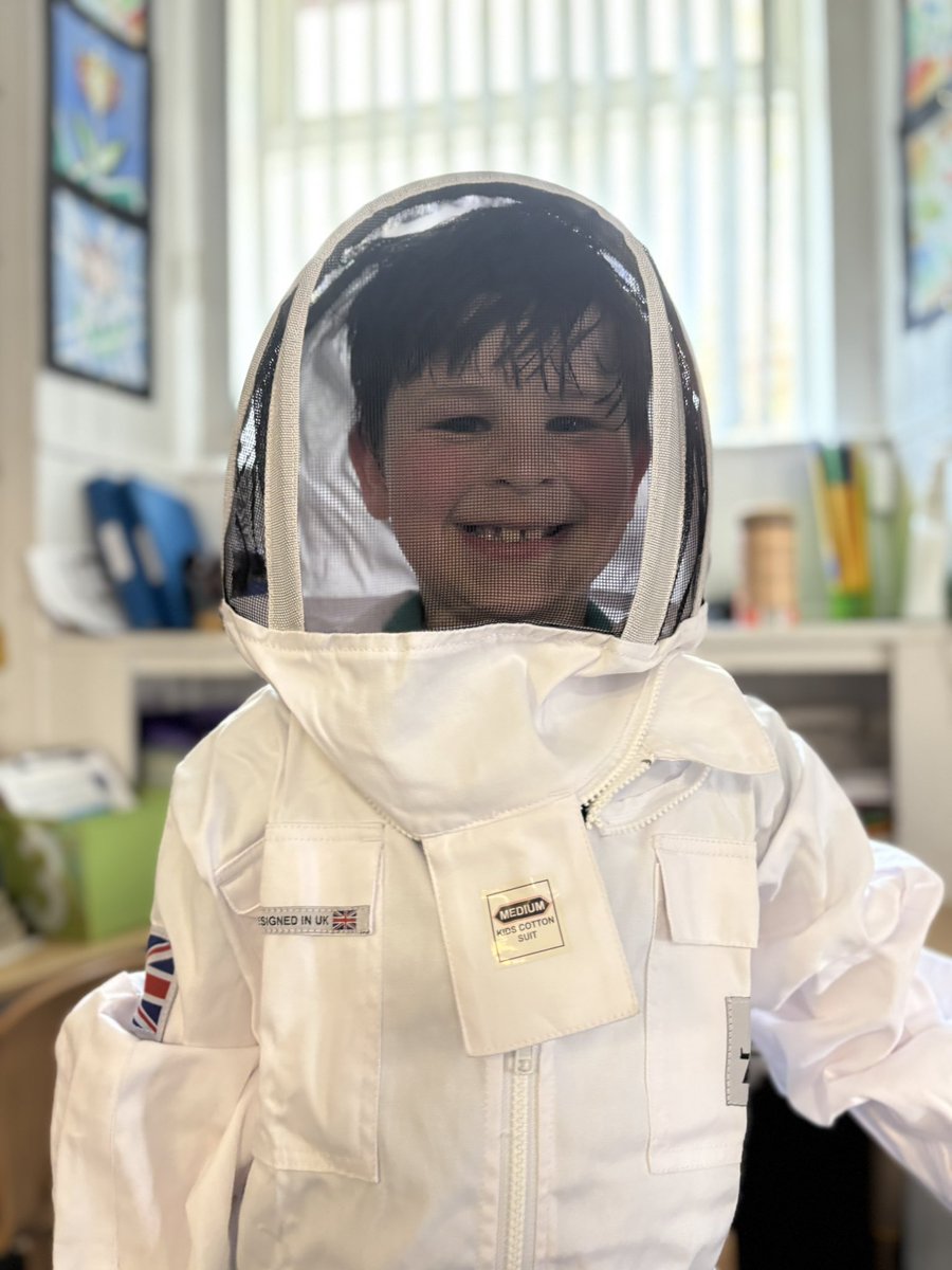 lussprimary's tweet image. We’re not blasting into space 🧑🚀 yet, but we have started our journey to being young beekeepers 🐝 by trying out our new suits and building our new hives from @MaisemoreBees. We also explored some of the equipment we’ll be getting to know. Next up, designing the look of our hives
