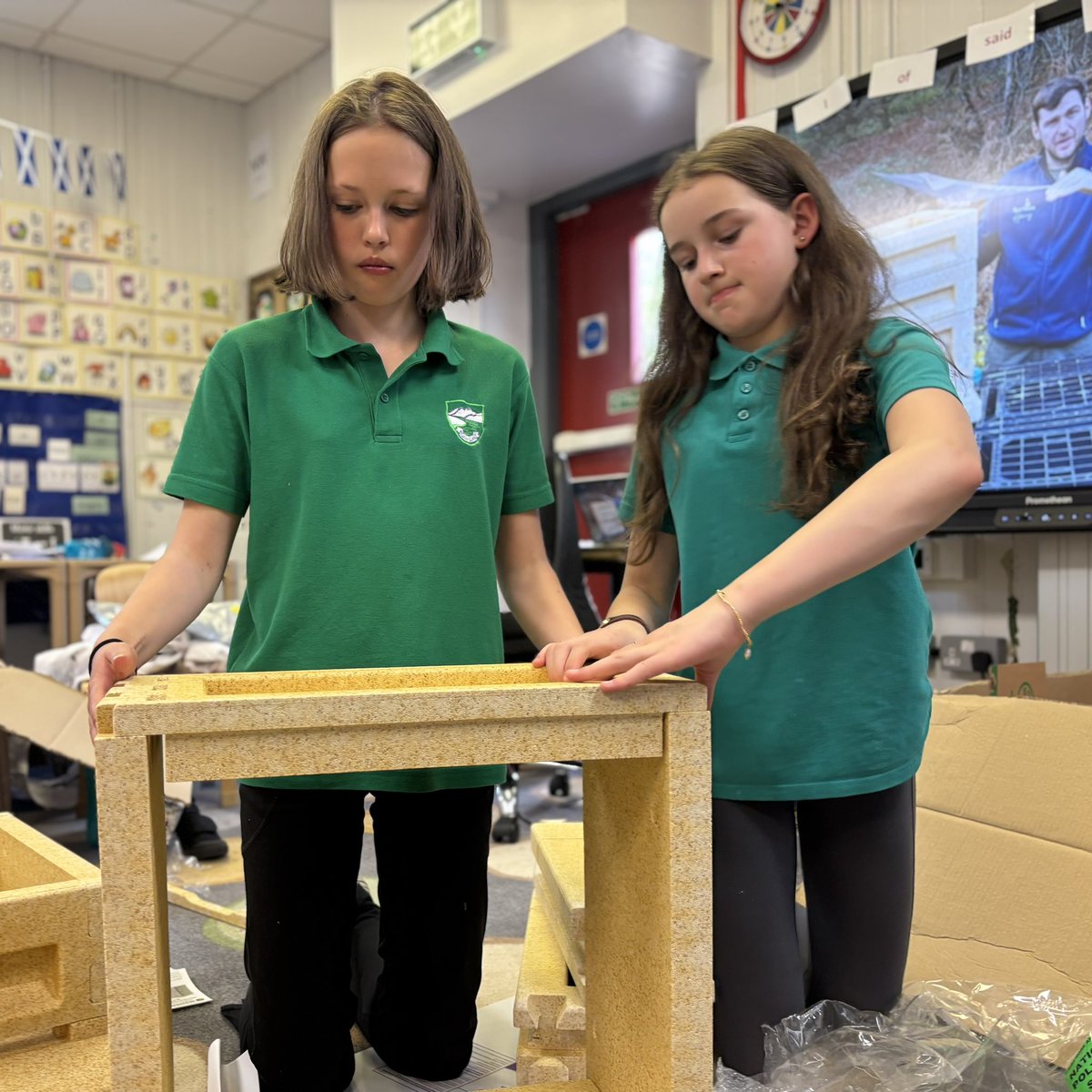lussprimary's tweet image. We’re not blasting into space 🧑🚀 yet, but we have started our journey to being young beekeepers 🐝 by trying out our new suits and building our new hives from @MaisemoreBees. We also explored some of the equipment we’ll be getting to know. Next up, designing the look of our hives