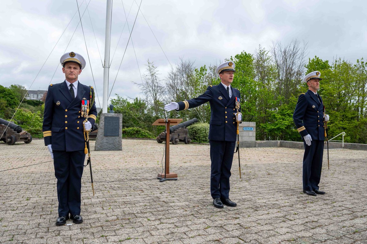 MarineNationale's tweet image. #PASSCOM | Il a pris le commandement de sa nouvelle unité… 👏 
Hier, le CV Cyrille, commandant l’escadrille des sous-marins nucléaires lanceurs d’engins (COMESNLE) a reconnu le CV Sébastien comme nouveau commandant de l’équipage rouge du SNLE Le Terrible.