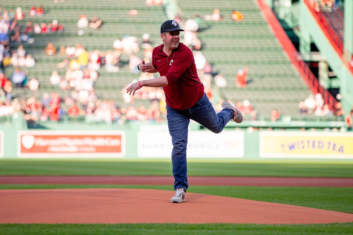 BCBirdBall's tweet image. Shoutout to Dave Preziosi ‘06 for throwing out the first pitch at Fenway last night 🦅 

Birdball returns to Fenway on Sunday for the 2025 ALS Awareness Game at noon ❤️3️⃣ 

🎟️ redsox.com/ALSgame

#kALS