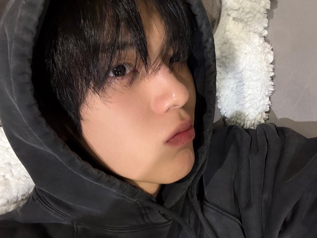 siknevercry's tweet photo. 후드좋음＾☆ https://t.co/BRQlo4cYjW