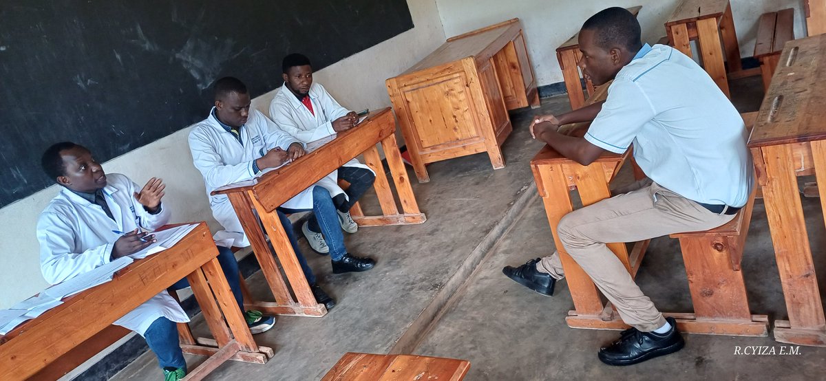 Fr_Ramon_K_TVET's tweet photo. 2️⃣Abanyeshuri bo mu Rwego rwa 5 bavuye mu imenyerezamwuga batangiye "juries" zijyanye nayo naho abo mu Rwego rwa 3 batangira imenyerezamwuga bagomba gukorera ku ishuri. Ni mu gihe abanyeshuri bo mu Rwego rwa 4 bo bakomereje imenyerezamwuga hirya no hino hanze y'ikigo. https://t.co/82T0k7xgj4