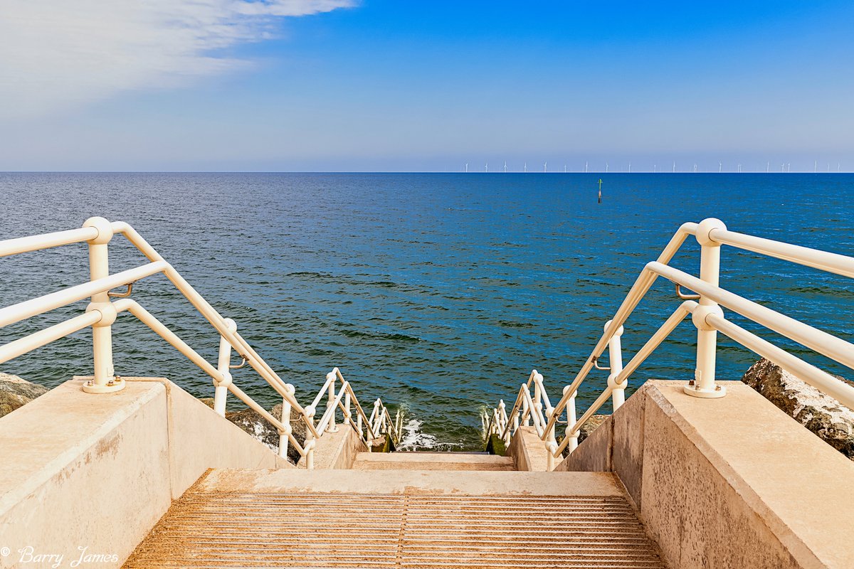BJRoberts's tweet photo. Today's Irish Sea's Bay of Colwyn view, from Old Colwyn promenade's new sea defence steps down onto the beach. @Ruth_ITV @WalesCoastPath @NWalesSocial @northwaleslive @northwalescom @AllThingsCymru #OldColwyn #Promenade #SeaDefence #IrishSea #BayofColwyn #BeachSteps #April #Wales https://t.co/1V3TiLUbph