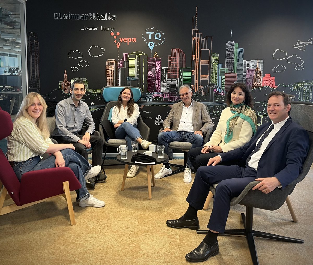 FranceFrancfort's tweet image. Retour à Francfort au #TechQuartier 🏢✨

Un espace de connexions où startups, corporates et investisseurs collaborent pour imaginer les solutions de demain. 💬🤝💡

L‘occasion de rencontrer 2 talents français qui incarnent la vitalité et le rayonnement de la 🇫🇷 en 🇩🇪.