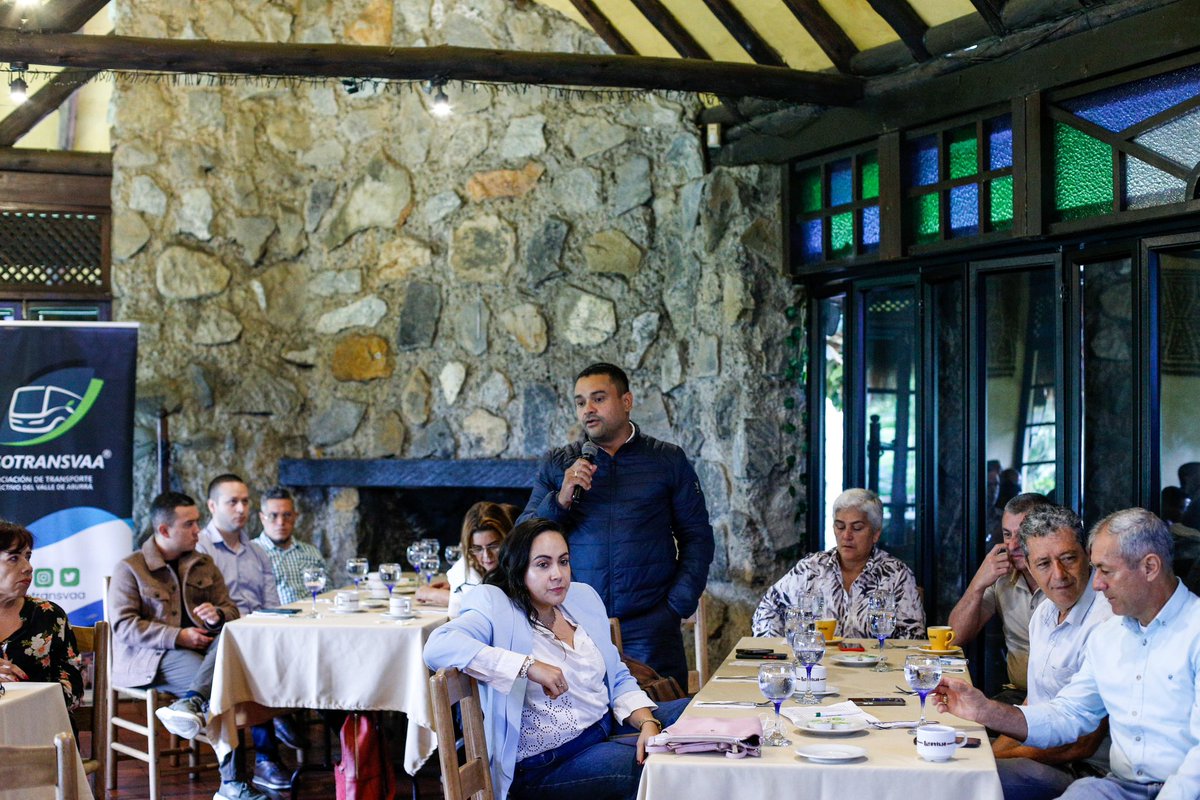 La unión del gremio es nuestra mayor fortaleza. Gracias a gerentes y propietarios por aportar sus voces en esta Asamblea 2025. ¡Escuchar también es construir! #Asotransvaateconecta