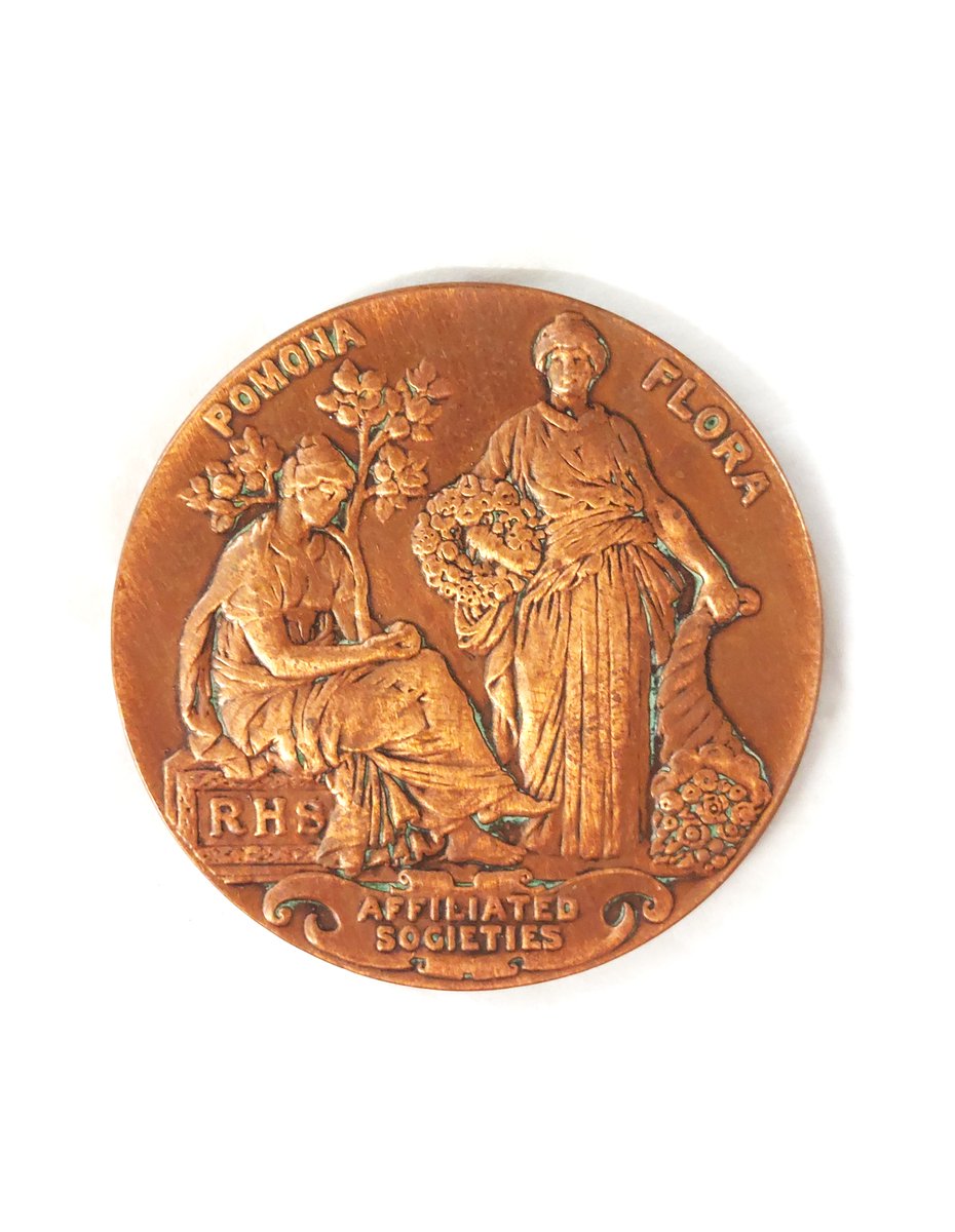 Guildford’s Friary Brewery, as an affiliated society of @the_rhs, awarded this medal to Mr R.A.F. Winsloe in 1947.
It shows two Roman Goddesses, Pomona and Flora, who represent flowers, fruit trees, gardens, and orchards.
We hope you’re enjoying #NationalGardeningWeek 2025.