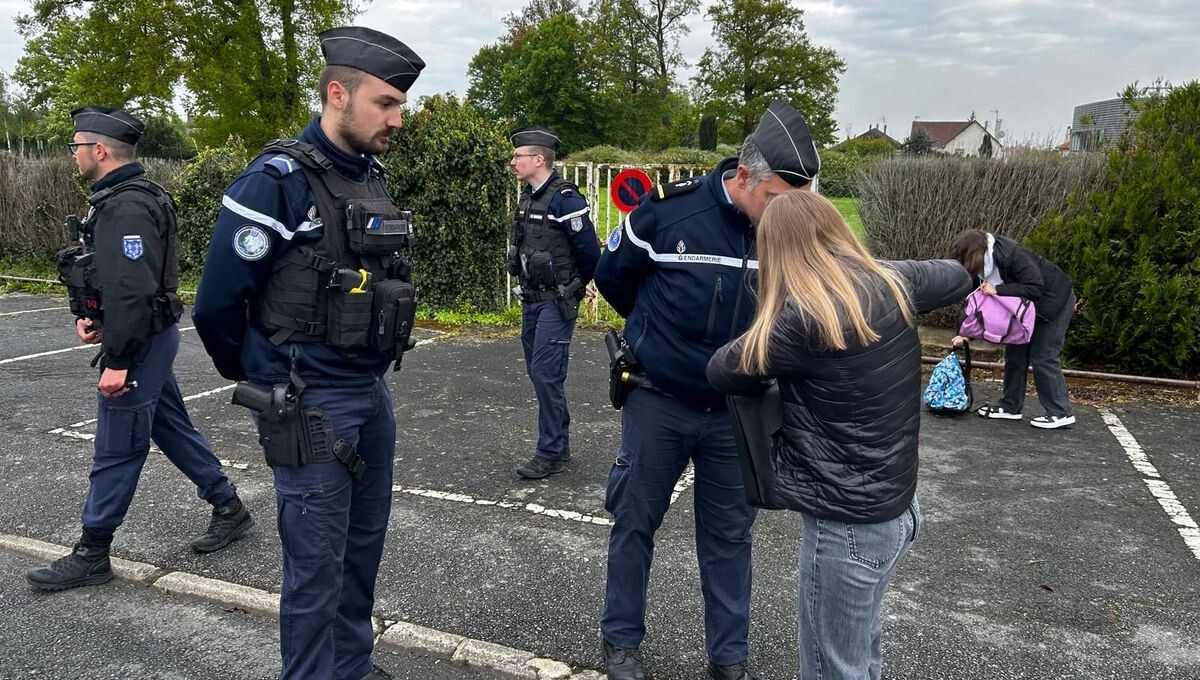 "C'est la première fois qu'on vit ça" : une opération "fouilles des sacs" devant le lycée George Sand de La Châtre
➡️ l.ici.fr/lWH
