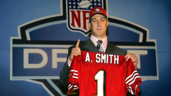 Eric_Branch's tweet image. Before Alex Smith lost his identity and starting jobs, before he nearly lost his leg and his life, before he could identify with an old poem about the benefits of hardship, he encountered his first real adversity: He became the No. 1 pick in the NFL draft
sfchronicle.com/sports/49ers/a…