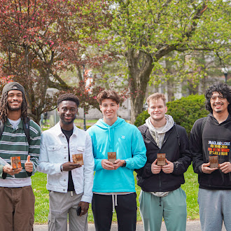 It's time for another #ThrowbackThursday!

It has already been a week since we honored this year's graduating class at Senior Chapel, followed by one last Walk to the Rock and a lunch at the President's house. 

Read more:
facebook.com/AndersonUAlumni