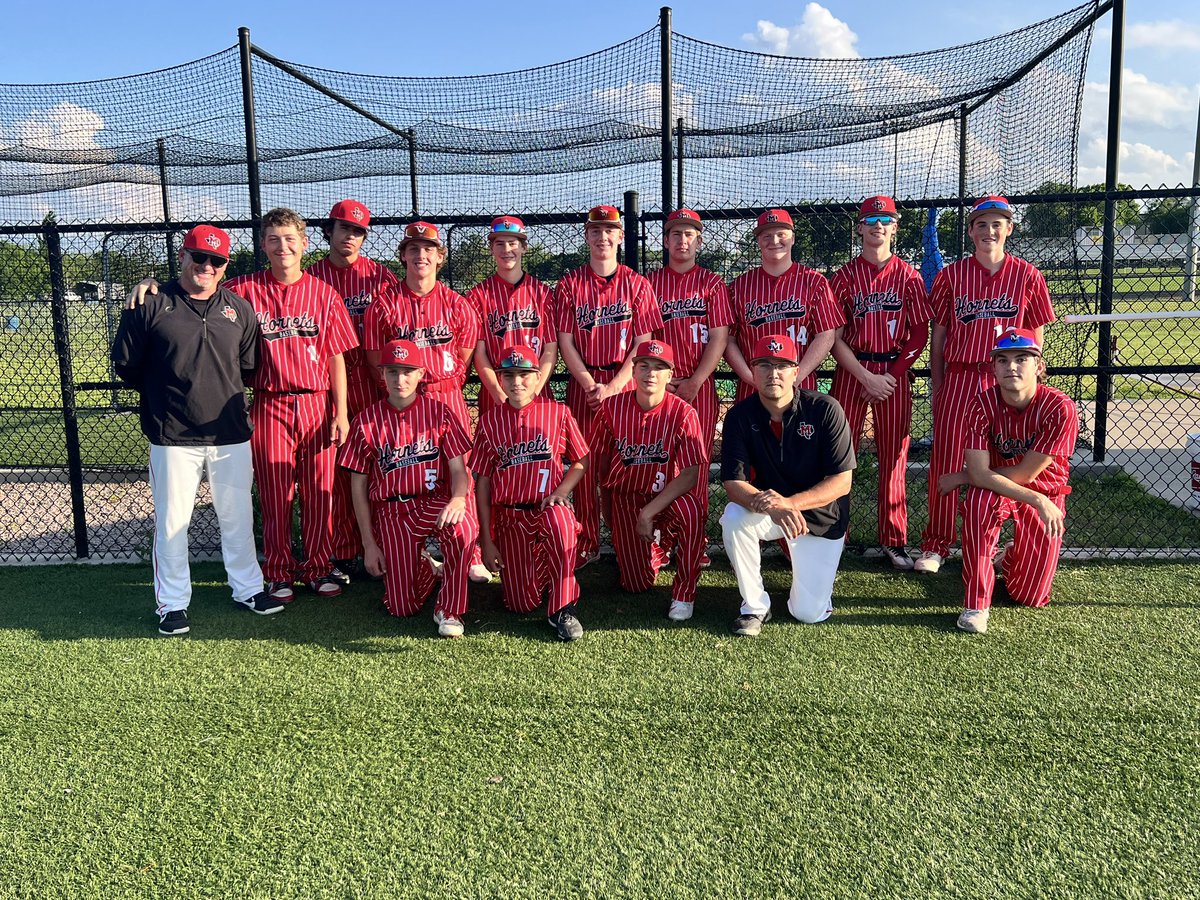 The Muenster JV Hornets finished off a successful season last night with a win over Lindsay 8-4. The JV finished the year with a 18-3-2 record on the year. Future looks bright for the Muenster Hornets. 
#Hornets⚾️ #Family
