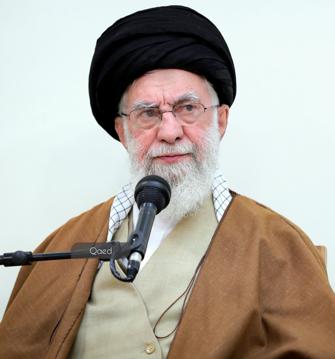 Qaed_ed's tweet photo. رهبر انقلاب امروز در مجلس عزاداری شهادت امام صادق(ع)
کوتاهی‌های ما، دهن‌لقّی‌مان، کمک نکردنمان، اعتراض کردن بیخودی‌مان، صبر نکردنمان، تحلیل غلطی که از اوضاع می‌کنیم، تأثیر میگذارد[آن هم تأثیرات تاریخی]، مسیر را عوض می‌کند؛ لذا خیلی باید مراقبت کرد.

#روایت_دیدار https://t.co/7hXBLp6RaQ