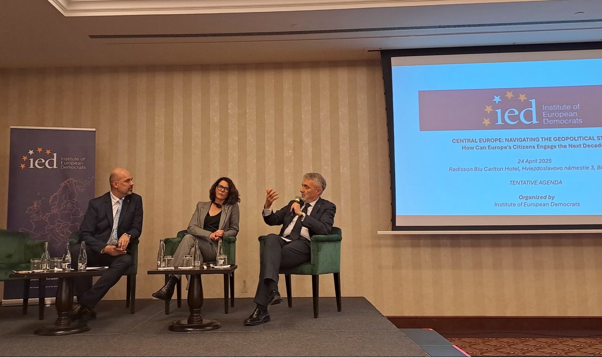 Mico_Vlahovic's tweet image. Završni panel u Bratislavi. @IED_IDE @democrats_eu Thanks, Mario Nicolini, Gabi Schmitd, @AliceBernard06, Mikel Burzako, Ivo Kaplan.