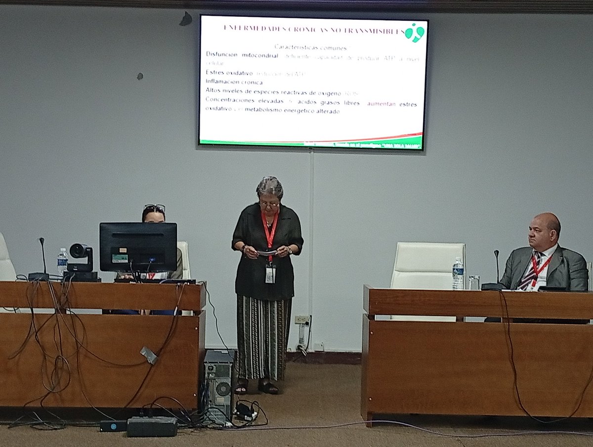 Hoy compartimos con expertos de medicina física y rehabilitación en el Primer Simposio Internacional. Excelentes temas presentados como "Enfrentamiento a las enfermedades crónicas no trasmisibles. Una mirada desde la Rehabilitación". #CubaSalud2025