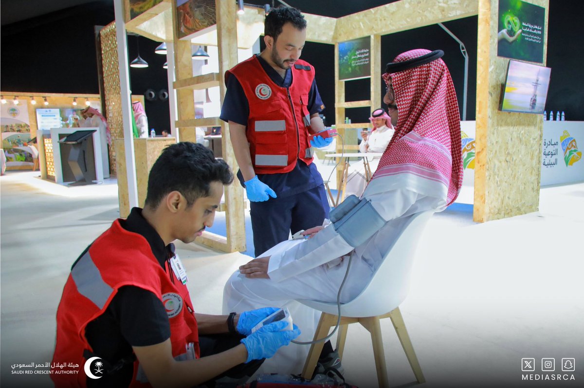 جهود إنسانية حاضرة في كل مكان، تسهم في رفع الوعي البيئي وتعزيز السلامة 🚑🇸🇦

جانب من مشاركة الفرق الإسعافية في فعاليات المعرض التفاعلي المقام في الرياض، ضمن #مبادرة_التوعية_البيئية، إحدى مبادرات #السعودية_الخضراء.

#أسبوع_البيئة