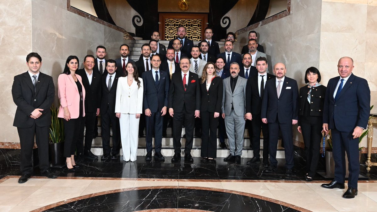 TOBB Genç Girişimciler Üst Kurul toplantısının ilki Birlik Başkanımız M. Rifat Hisarcıklıoğlu’nun başkanlığında, TOBB Genç Girişimciler Kurulu Başkanı Turgut Konukoğlu ve üst kurul üyelerinin katılımları ile gerçekleştirildi.

<a href="/TOBBiletisim/">TOBB</a> 
<a href="/RHisarciklioglu/">Rifat Hisarcıklıoğlu</a>
