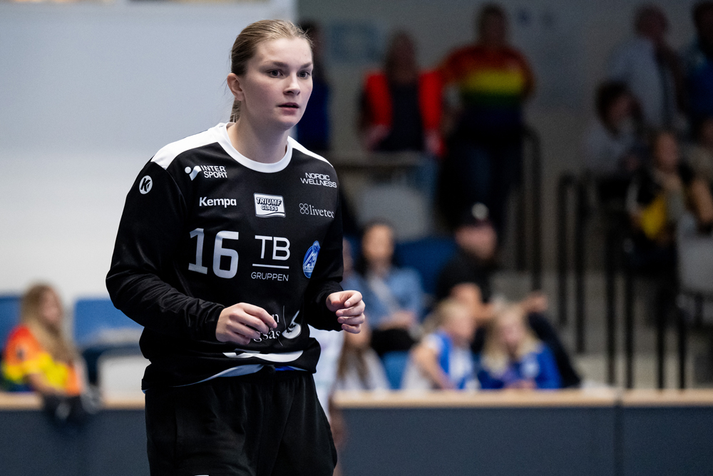 Målvakten Annie Åsberg har förlängt sitt kontrakt med Alingsås över nästa säsong, som blir hennes sjunde i damlaget.

Läs mer på hemsidan:
alingsashk.myclub.se/site_node/7641…